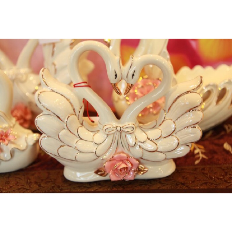 [HOME] 皇家瓷天鵝居家擺設 玫瑰瓷天鵝 捏花 描金 天鵝之吻 歐式 情侶 結婚 新婚 禮品 擺飾 桌飾 道具攝影