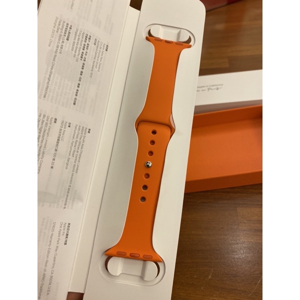 售愛馬仕錶帶🉐原廠含盒裝hermes apple watch 38-40-41通用愛馬仕原廠矽膠錶帶-橘