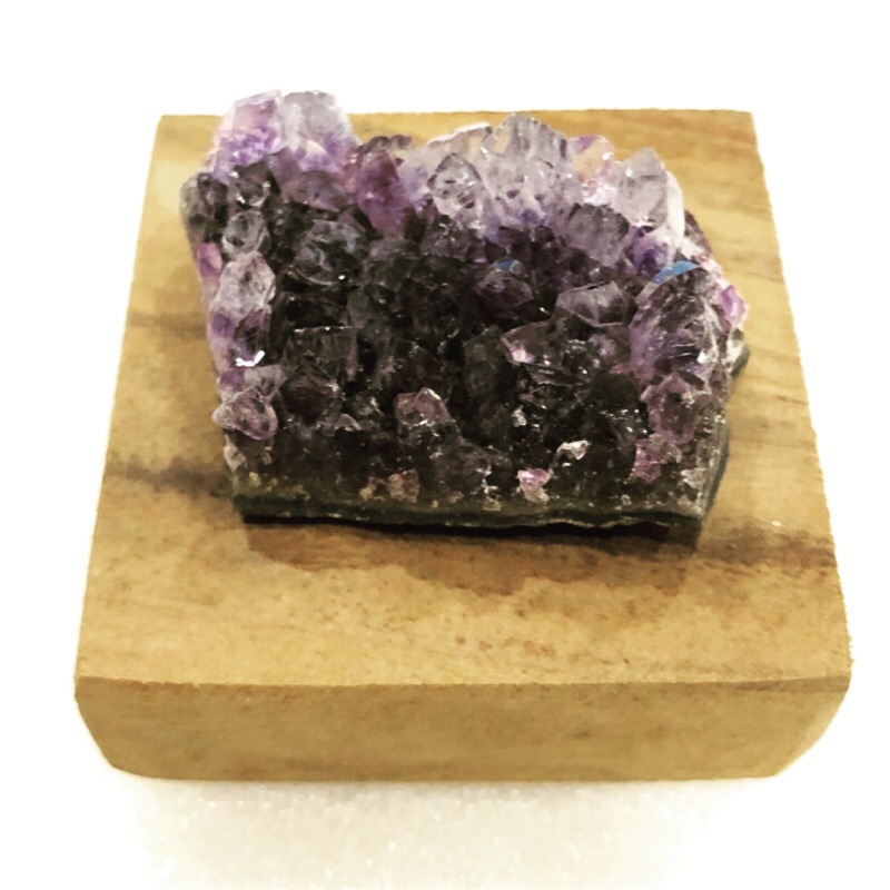 「debicandle 」天然紫晶洞擴香水晶➕加贈10ml天然精油➕香樟木底座➕收納袋