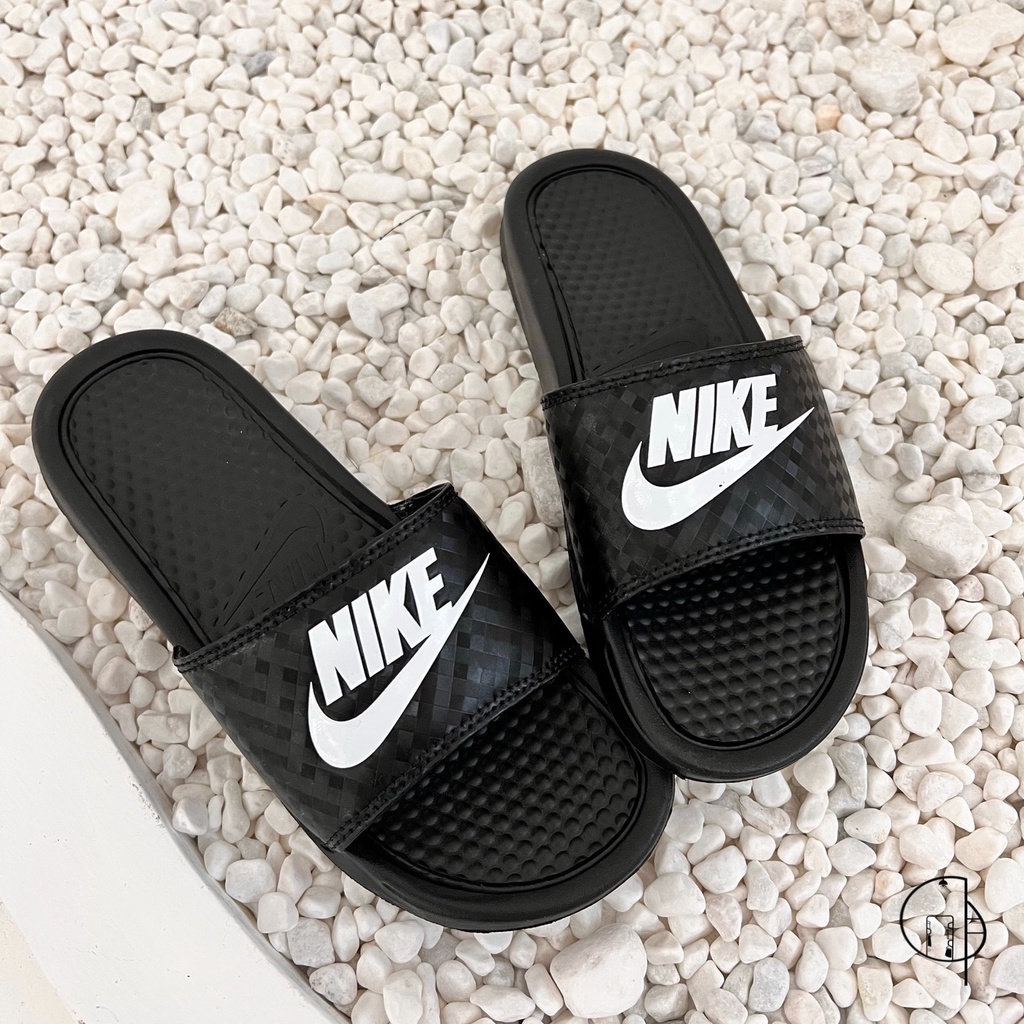 Women's Nike Benassi 黑白 菱格 休閒 拖鞋 女款 343881-001 【 肆玥.co 】