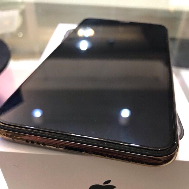 9.8新的iPhone xs  64g金色盒裝配件在 保固剛過 整ㄓ如新無拆修過 電量92%高雄 =18800