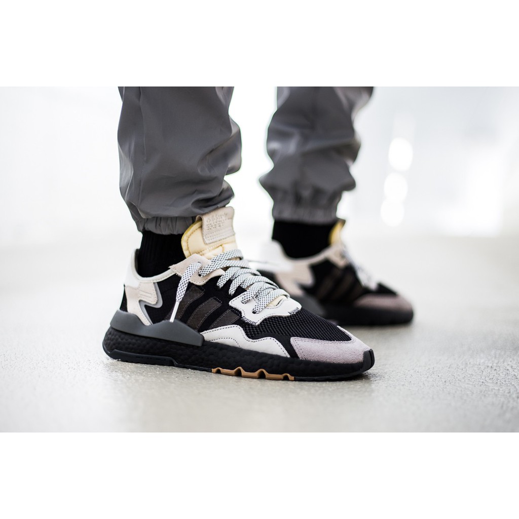 Nite Jogger на девушке