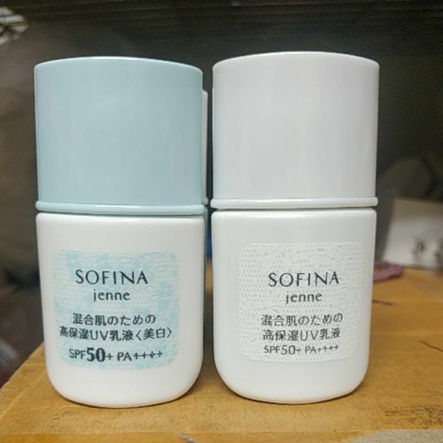 Sofina 蘇菲娜 透美顏飽水控油雙效防護乳 保濕款8ml 45元 / 美白款8ml 50元，白天的防曬乳液