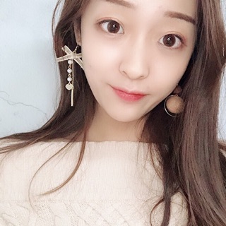 [ 現貨 耳環耳針 ]韓國不對稱可愛毛球蝴蝶結 耳環