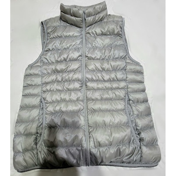 原價1990 Uniqlo 97%新 銀灰色女L 特級極輕羽絨 好收納 輕薄型背心羽絨背心 馬甲 內搭 保暖 外套
