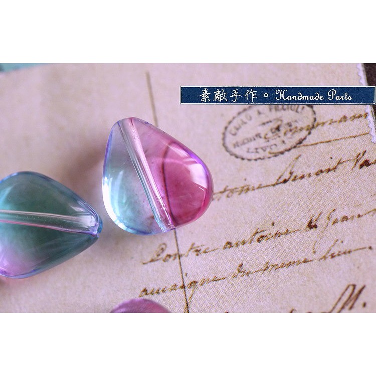 。素敵手作Antique材料。捷克進口三角圓潤煥彩雙色直孔玻璃珠--桃粉藍