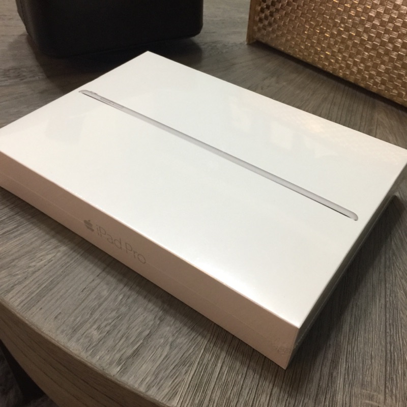 全新 iPad Pro 9.7 128G wifi 銀色