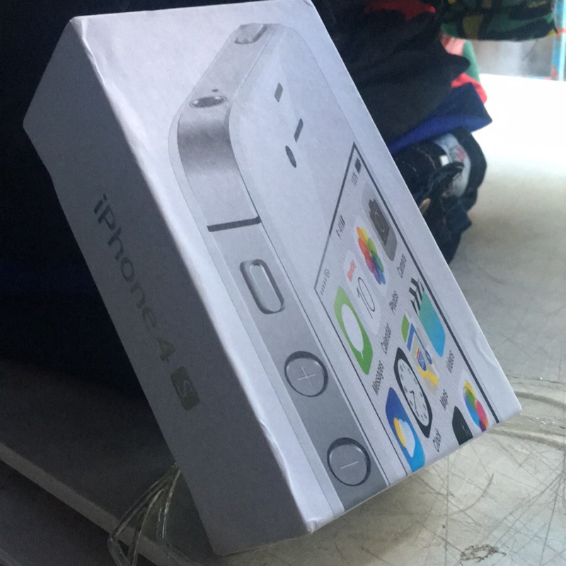 iPhone4  非4s 外殼僅供參考 記憶體8G（整新機）只剩兩盒售完即下架