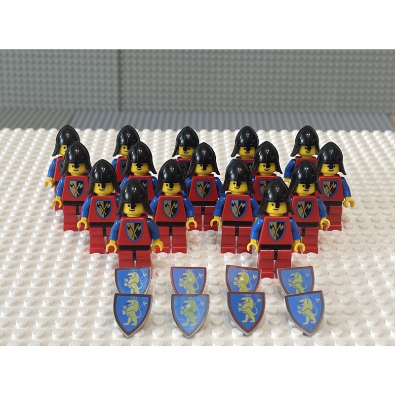 LEGO樂高 城堡系列 絕版 二手 6060 6081 6062 舊獅國 十字軍 徵兵 士兵 人偶 盾牌 頭盔