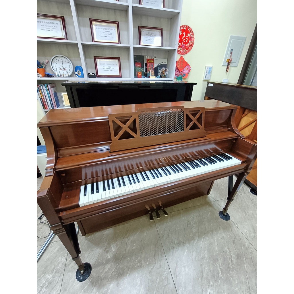 (已售，補貨ing) 台灣山葉Yamaha M2R 72000 復古歐洲風造型 二手鋼琴 YT18萬號
