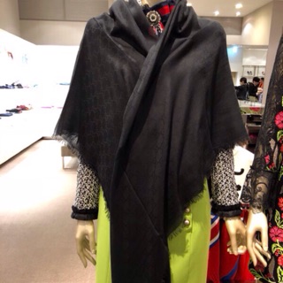 全新 保證真品 Gucci 黑色 GGLogo 古馳 大方巾 正方型 圍巾 披肩 義大利製 女用 正品 薄款 春夏新品
