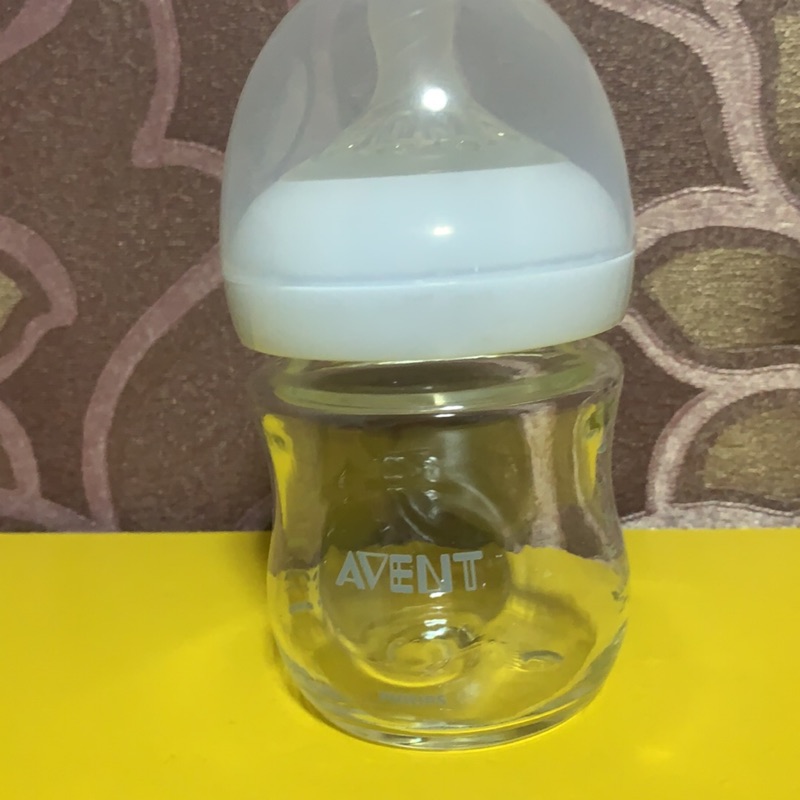 英國Avent新安怡親乳感玻璃防脹氣奶瓶-120ml（二手近全新）