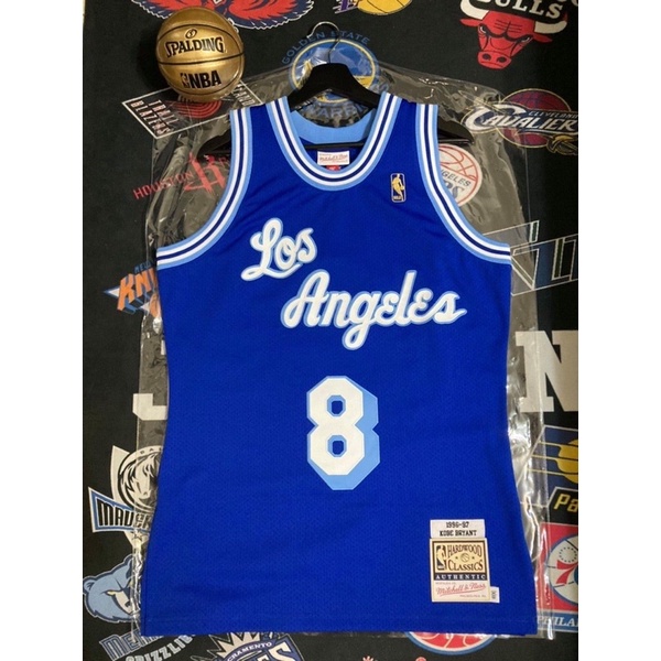 Kobe 96-97賽季草寫藍m&amp;n AU球員版球衣 40M全新含吊牌