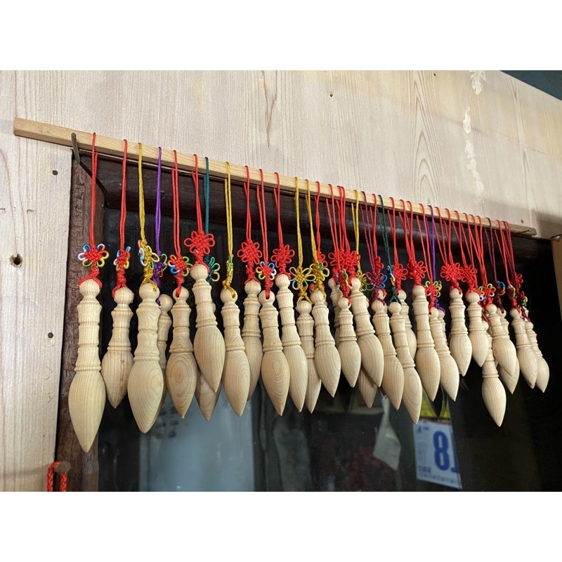 台灣檜木雕製財筆吊飾