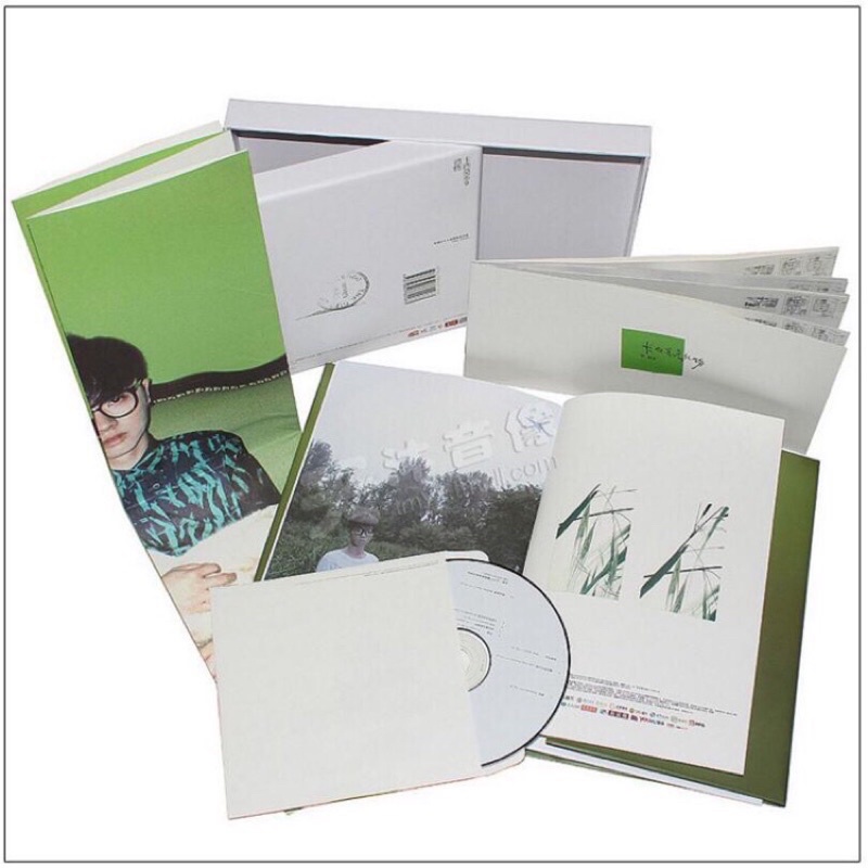 華晨宇專輯 絕版專輯 正版唱片 卡西莫多的禮物 CD +海報+寫真集+歌詞本 二手專輯