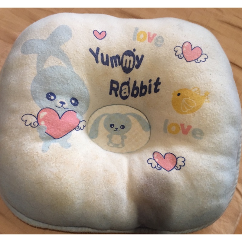 二手用品：yummy rabbit 嬰兒枕頭