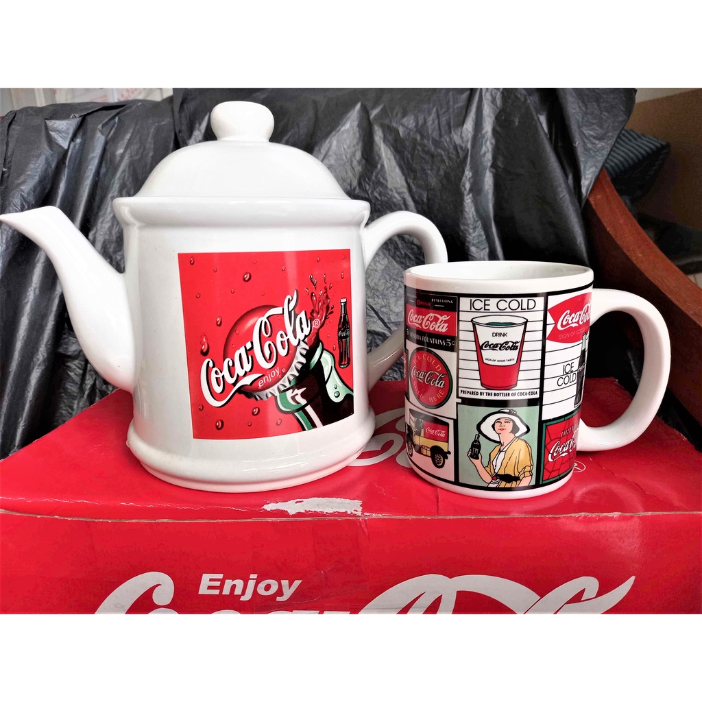 (限量稀有復古)可口可樂Coca-Cola陶瓷壺×馬克杯組2009商標圖案壺&amp;各式廣告圖樣復古馬克杯(全新附原廠盒)