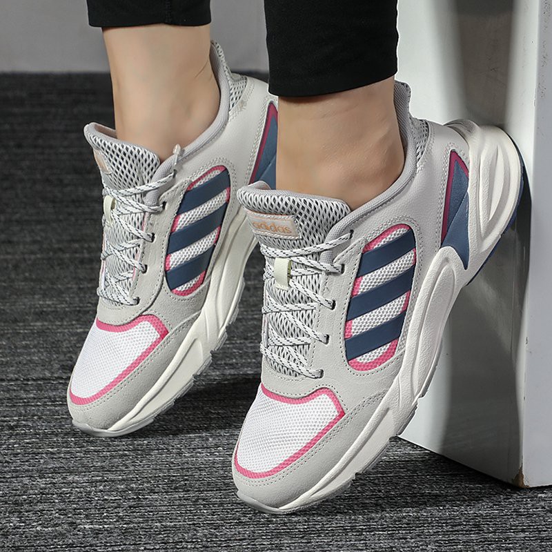 ADIDAS 90S VALASION 米白灰復古休閒運動慢跑鞋女鞋EE9907 | 蝦皮購物