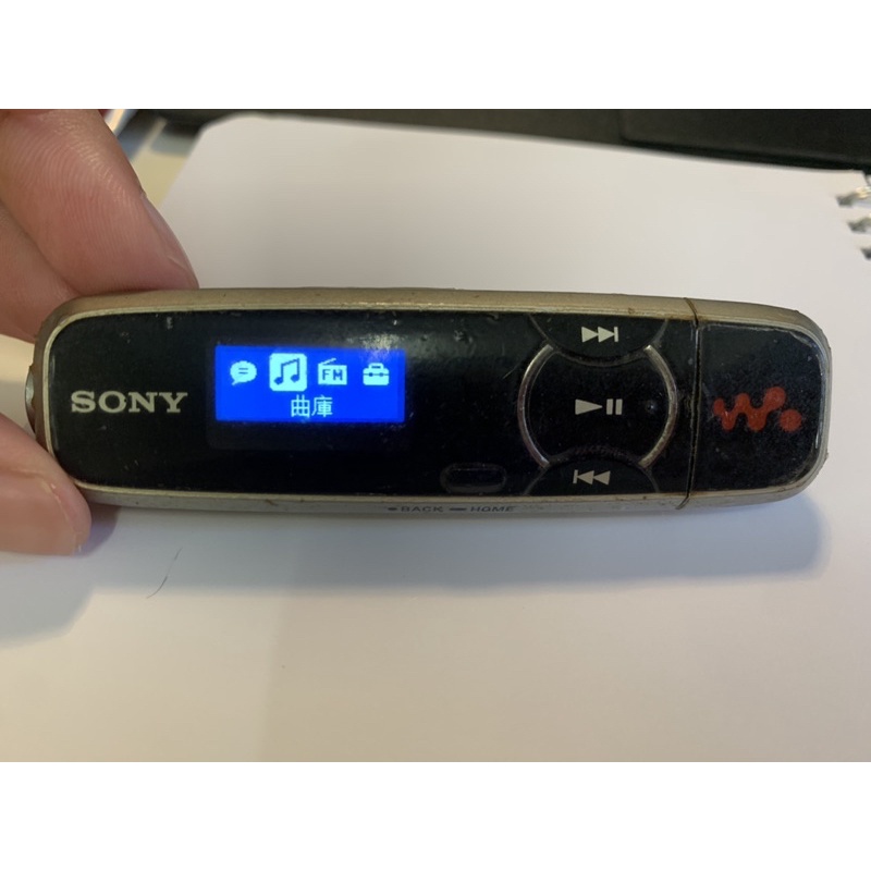 數位隨身聽mp3/Sony NWZ-B135F/2GB/聽音樂 錄音 聽廣播/二手/上班 學生 通勤 開會適合