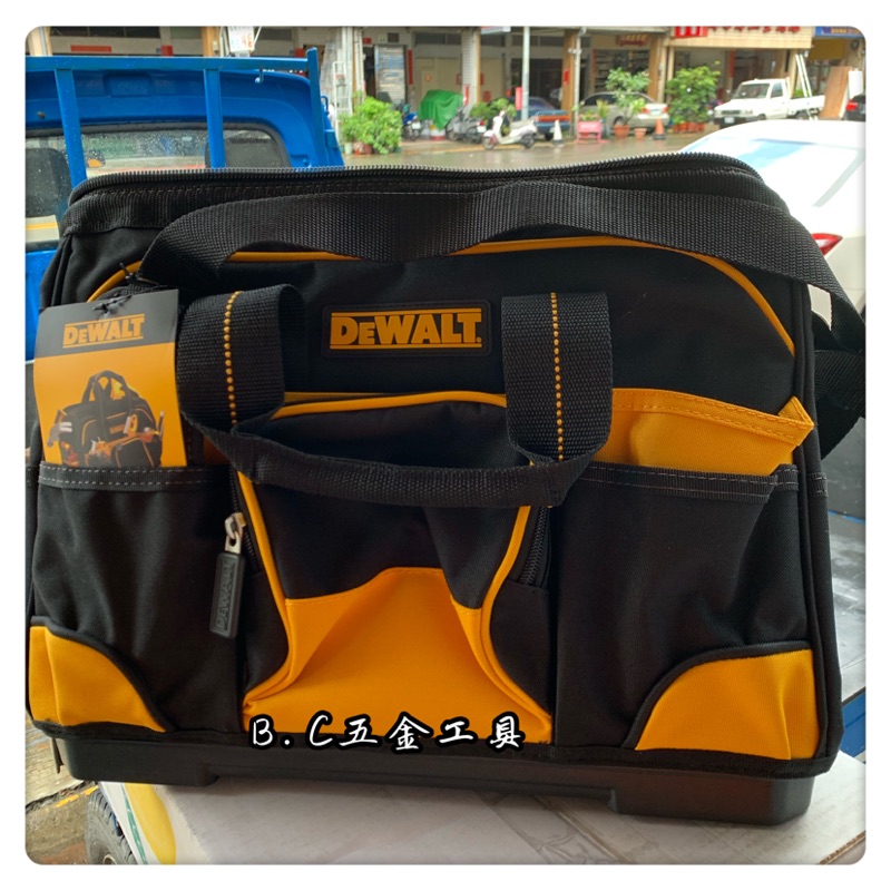 (LEO五金工具)美國 DEWALT 得偉 全新公司貨 16" 大開口工具袋 DWST74727-8 前方及側邊口袋設計