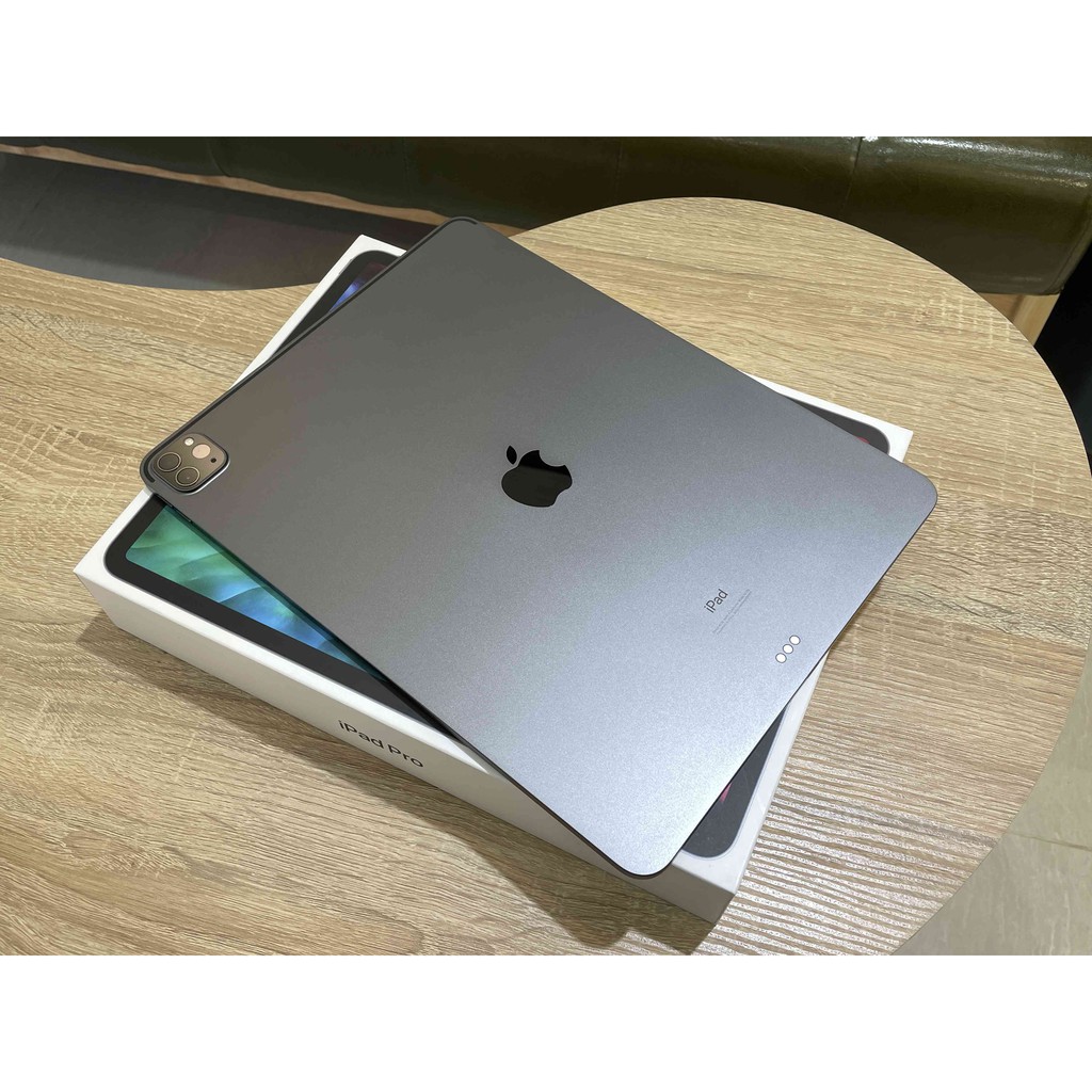 最新 iPad Pro 12.9" Wifi 256G 太空灰色 2020 + 原廠巧控鍵盤 只要40500 !!!