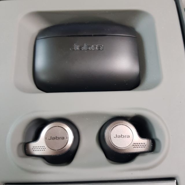 丹麥 Jabra Elite 65t 真無線藍芽耳機 IP55防水防塵認證 （全台最便宜 美女用過的 找個新主人）