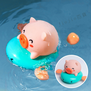 台灣現貨🌟小豬騎飛魚 洗澡玩具 可噴水 拉條玩具 發條玩具 兒童玩具 水中玩具 洗澡神器 戲水玩具 泳池玩具