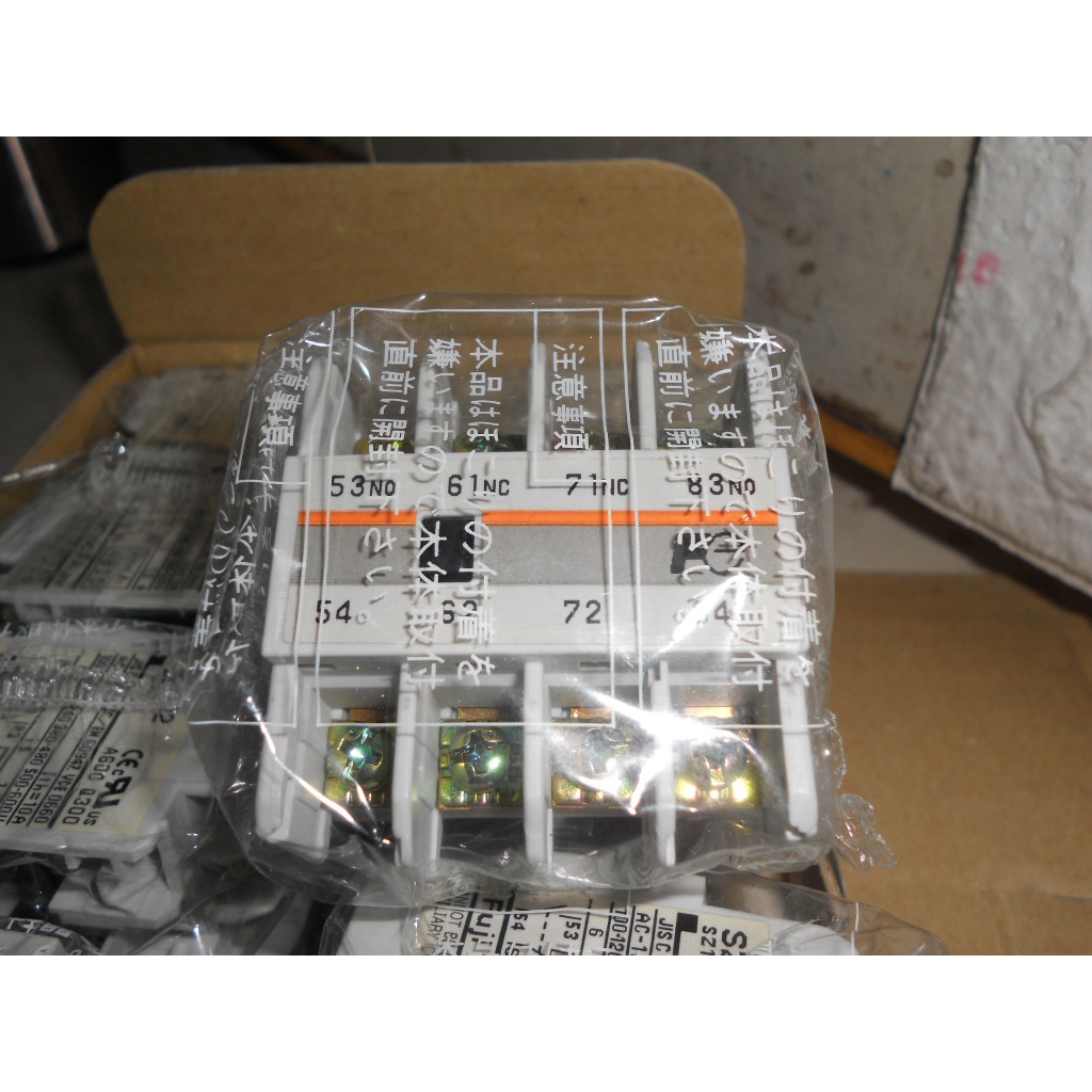 全新 日本 富士 電磁接觸器 SZ-A22 (2A2B) 補助接點 (後)