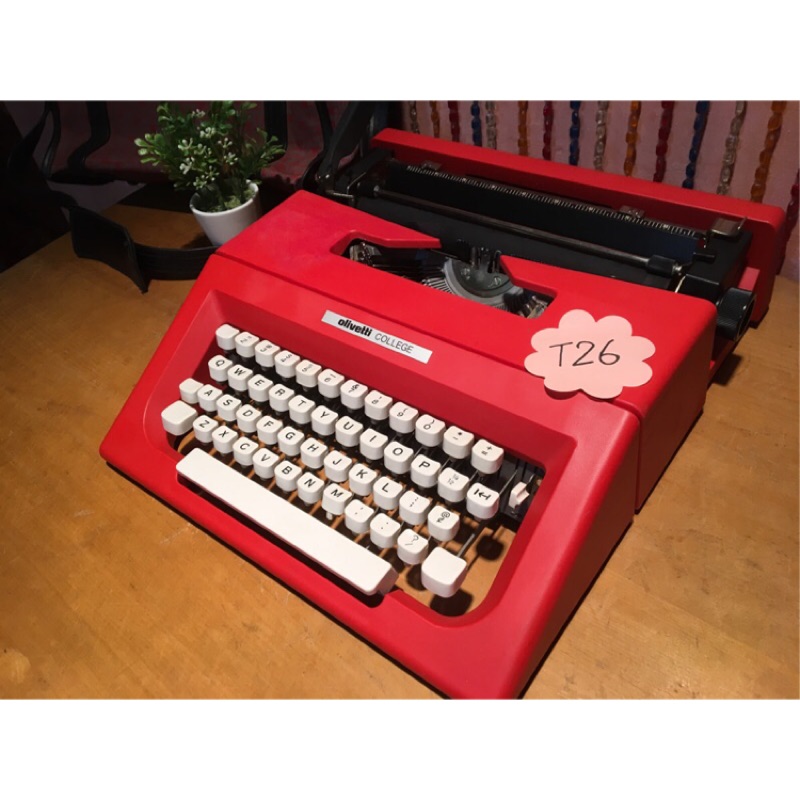 T26早期紅色古董打字機..功能正常、含原始背袋#打字機#收藏#擺設#正常#測#