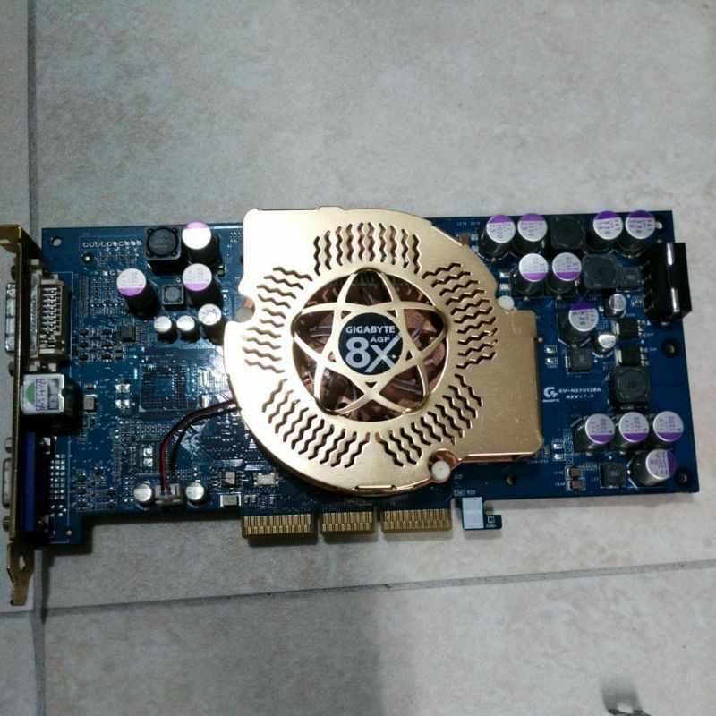 技嘉 GeForce FX 5700 Ultra APG 8X 顯示卡