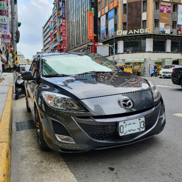 五門掀背轎跑 2011馬自達3mazda 3（2.0頂級天窗版新車價78.9萬）升級安卓車機＋17吋跑格胎＋個性貼皮