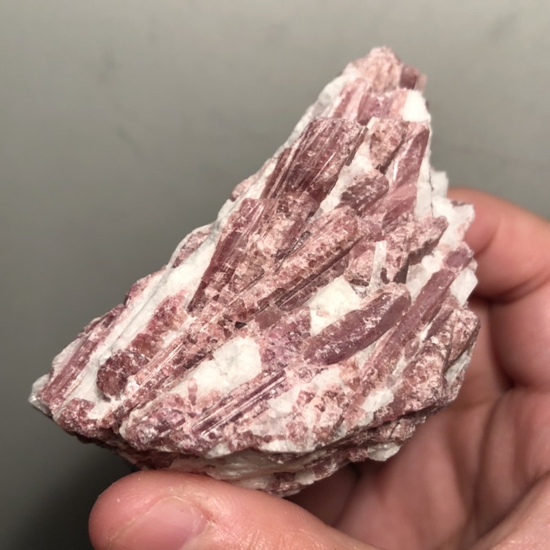 粉色電氣石 石英共生 天然原礦 礦石