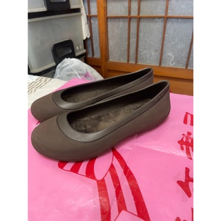 「 二手鞋 」 CROCS 女版平底鞋 W7（深咖啡）110