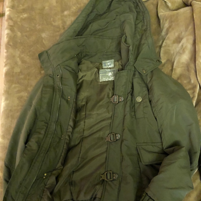 軍綠色金屬釦N3B外套