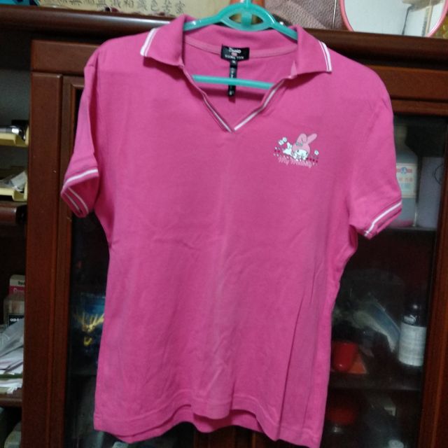 HANG TEN [XL] 女桃紅色T 恤，100%棉。肩寬18吋，胸圍38吋，身長23.5吋，袖長6.5吋。少穿極新！