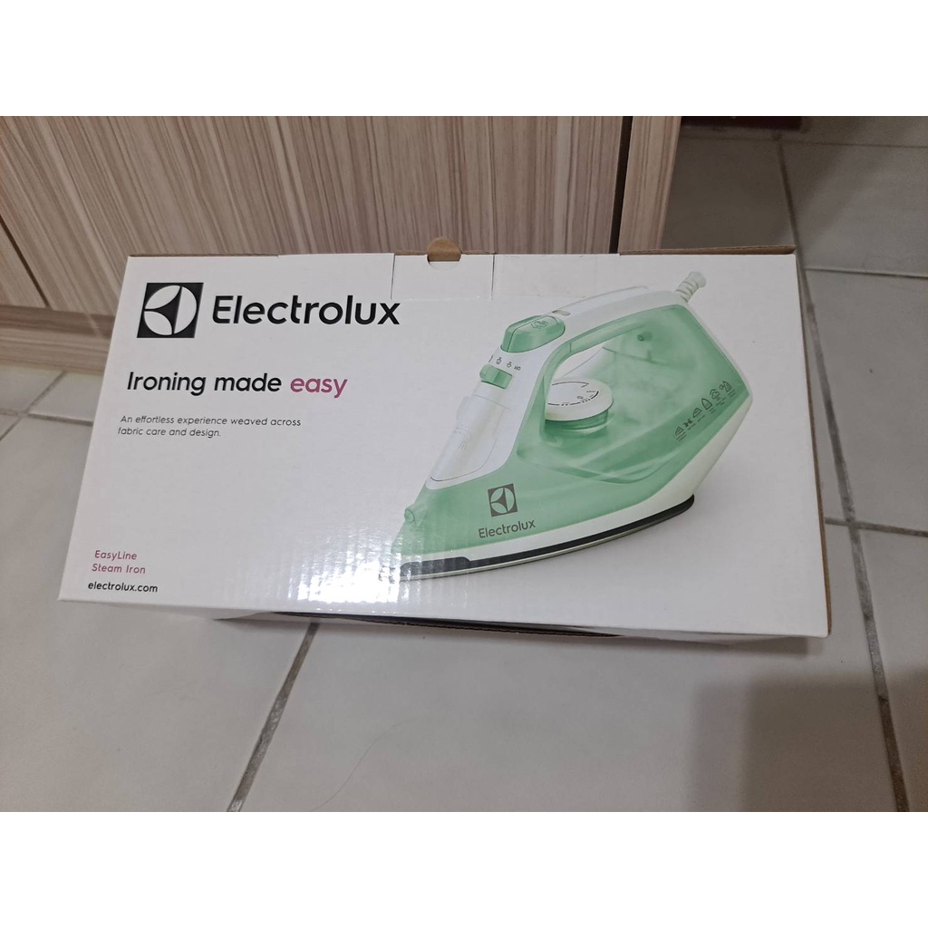 《現貨最低價》Electrolux 伊萊克斯 2.0 蒸氣 電熨斗 熨斗 燙衣服 ESI4017G 綠色
