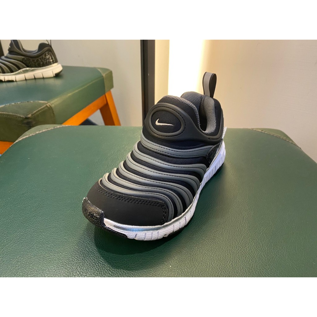 Nike Dynamo Free 慢跑鞋 運動鞋 經典款 毛毛蟲 襪套 舒適 中童鞋 穿搭 黑灰 DC3272001