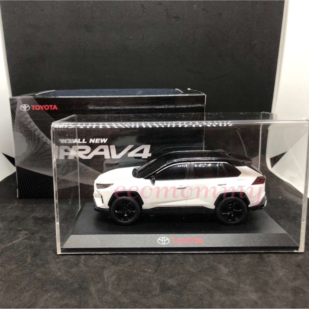 Toyota原廠rav4五代迴力車1 30比例車身塑膠材質附壓克力展示盒 蝦皮購物