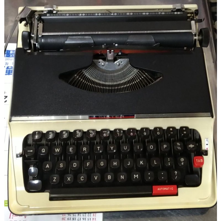 日本製二手復古懷舊英打機 骨董機械式手提式英文打字機 brother的姊妹 sister portable