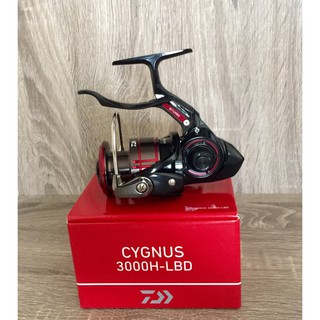 🔥【臺南平昇釣具】🔥 DAIWA CYGNUS 3000H-LBD 手煞車捲線器 手煞輪 追加23'新款(後兩張)