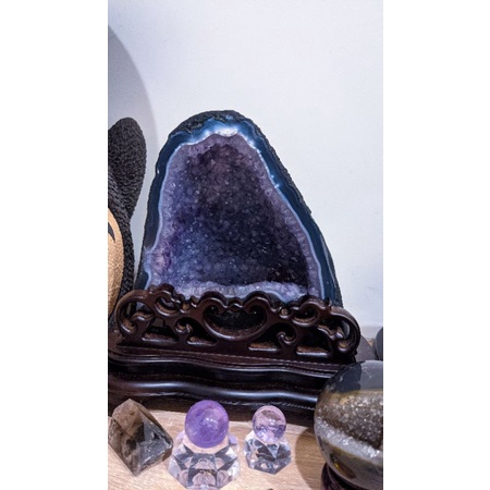 天然瑪瑙邊紫水晶洞含實木底座