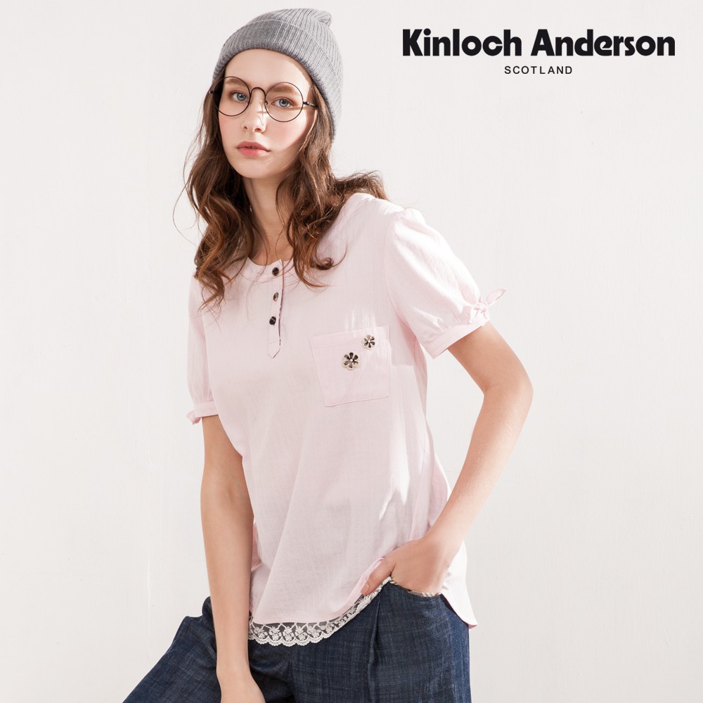 【金安德森女裝】 鄰家半開襟圓領襯衫粉紅包袖蕾絲上衣(粉) KA0751024 Kinloch Anderson