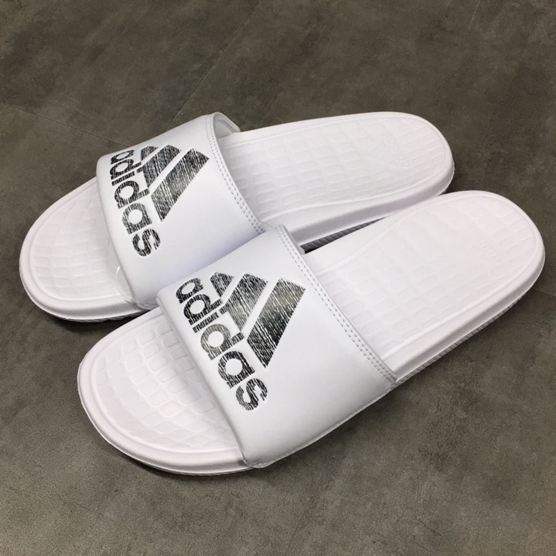 ADIDAS VOLOOMIX SLIDES 男 輕量 可碰水 大logo 時尚 白黑 運動拖鞋 S80406