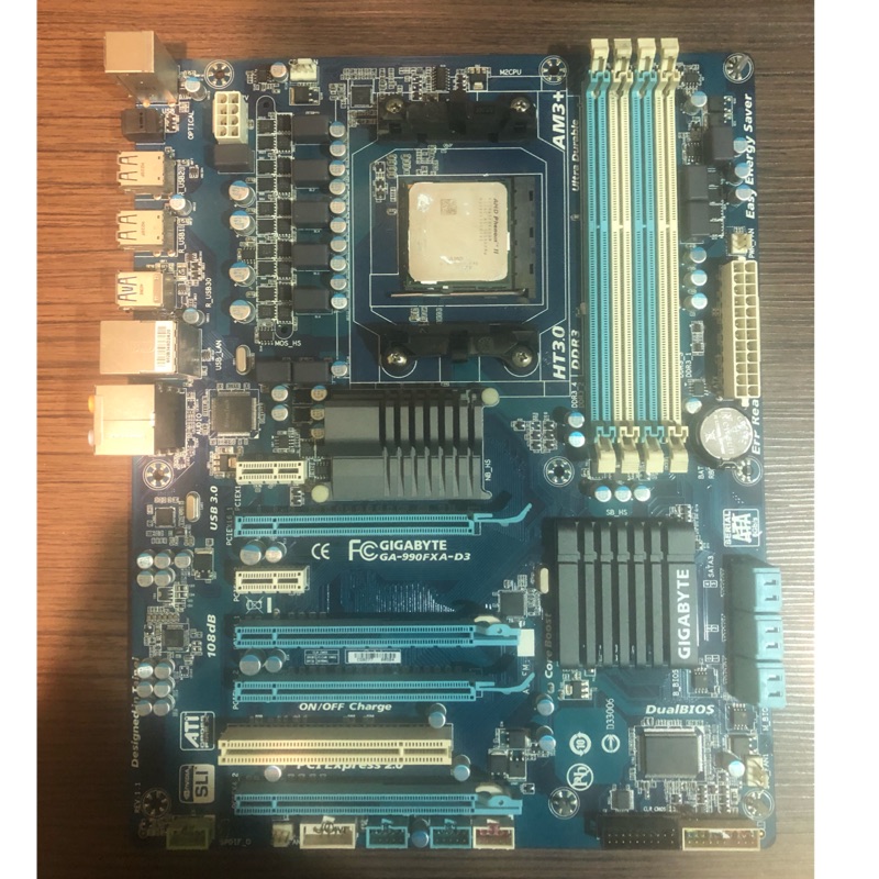 GA-990FXA-D3  高階主機板 贈送HD965 CPU 4核心