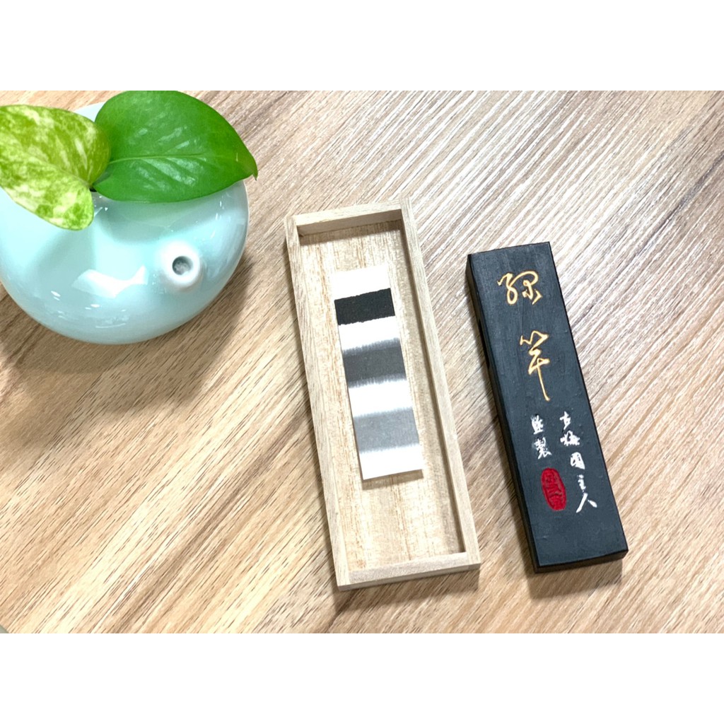 正大筆莊 《壺石》1.5丁型 古梅園 松煙墨 墨條 書法 國畫 日本製 日本進口 正大筆莊 《壺石》1.5丁型 古梅園 松煙墨 墨條 書法 國畫 日本製 日本進口