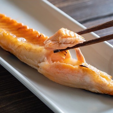 紅毛港海鮮市集 鮭魚肚條 3-5cm （0.6kg±5%/包)裝 燒烤  香煎 氣炸鍋方便料理
