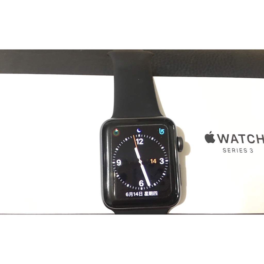 二手九成新Apple Watch Series 3-42mm GPS金屬錶殼搭配黑色運動型錶帶