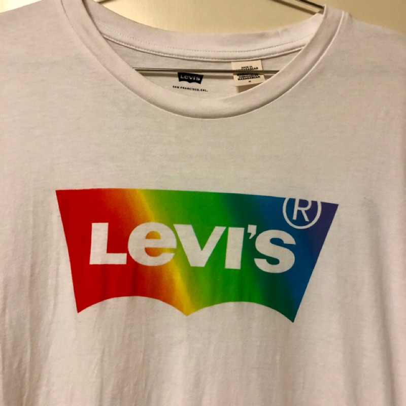 2018 Levis 彩虹T恤