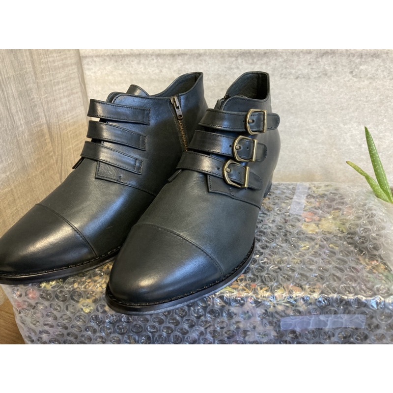 Georgia Tsao 經典黑色三帶靴24.5號（全新）（legoooo保留中，至12/13）