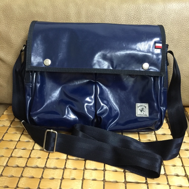 Porter 藍色防水亮面郵差包斜背包 蝦皮購物